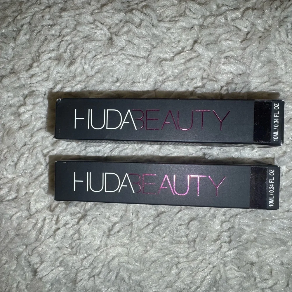 Huda Beauty Overachiever Concealer in color Chocolate Chip- 38R